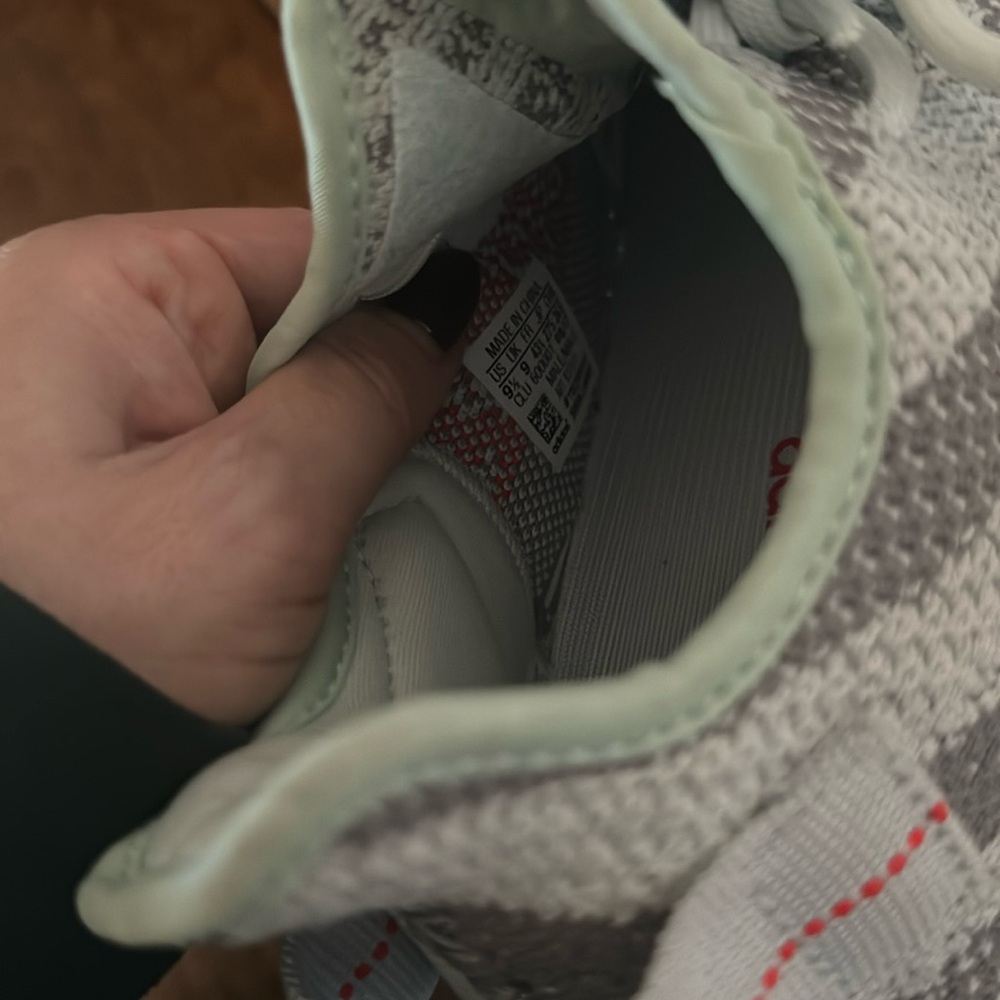 Yeezy Boost - Picture 8 of 9